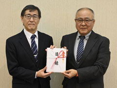 ���쏧�w��ɂR�O�����~��t